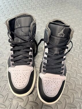 Jordan mid Men's Sneakers in Black and Light Gray